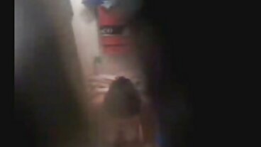 Cumshot σεξ με τη σέξι Eveline Dellai και τη Silvia Dellai σεξ και πορνο από το Analized